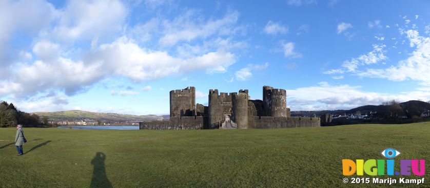 FZ011870-76 Panorama Caerphilly castle